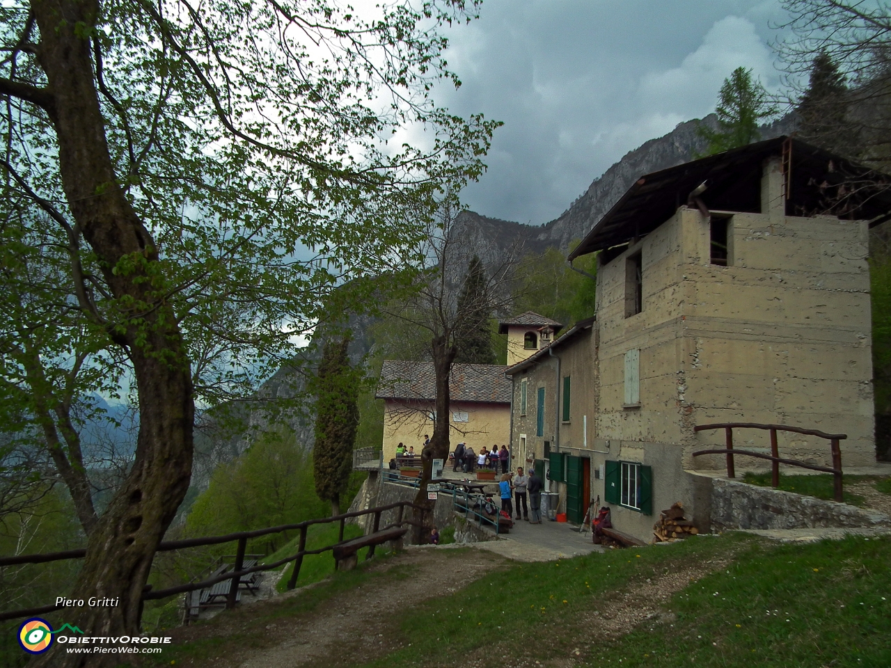 76 il complesso del Rifugio....JPG